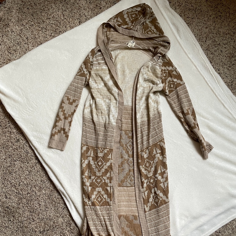 LA HEARTS Size: Small. Color: Beige, white, cream.